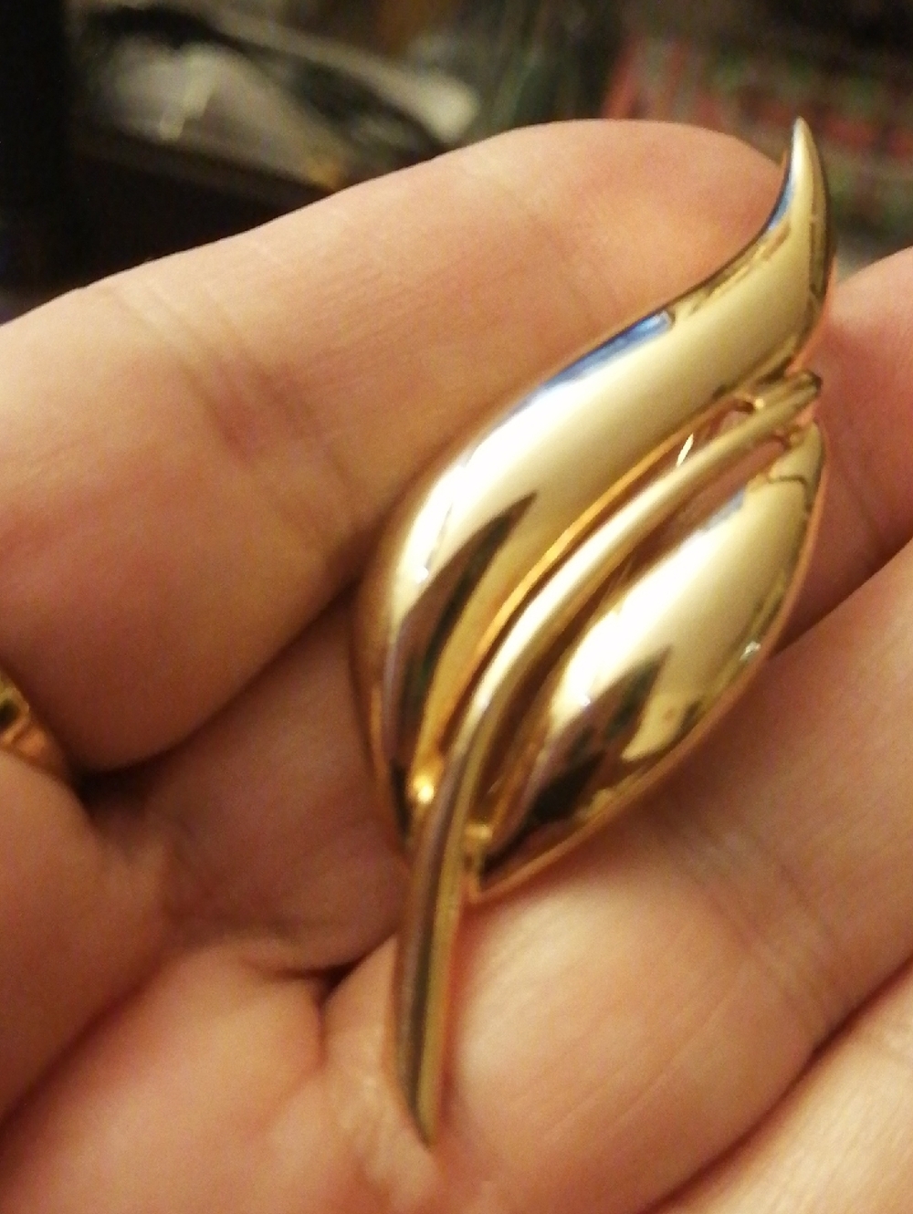 Gold-tone Leaf Brooch